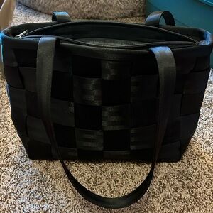 Harvey’s Black Seatbelt Bag